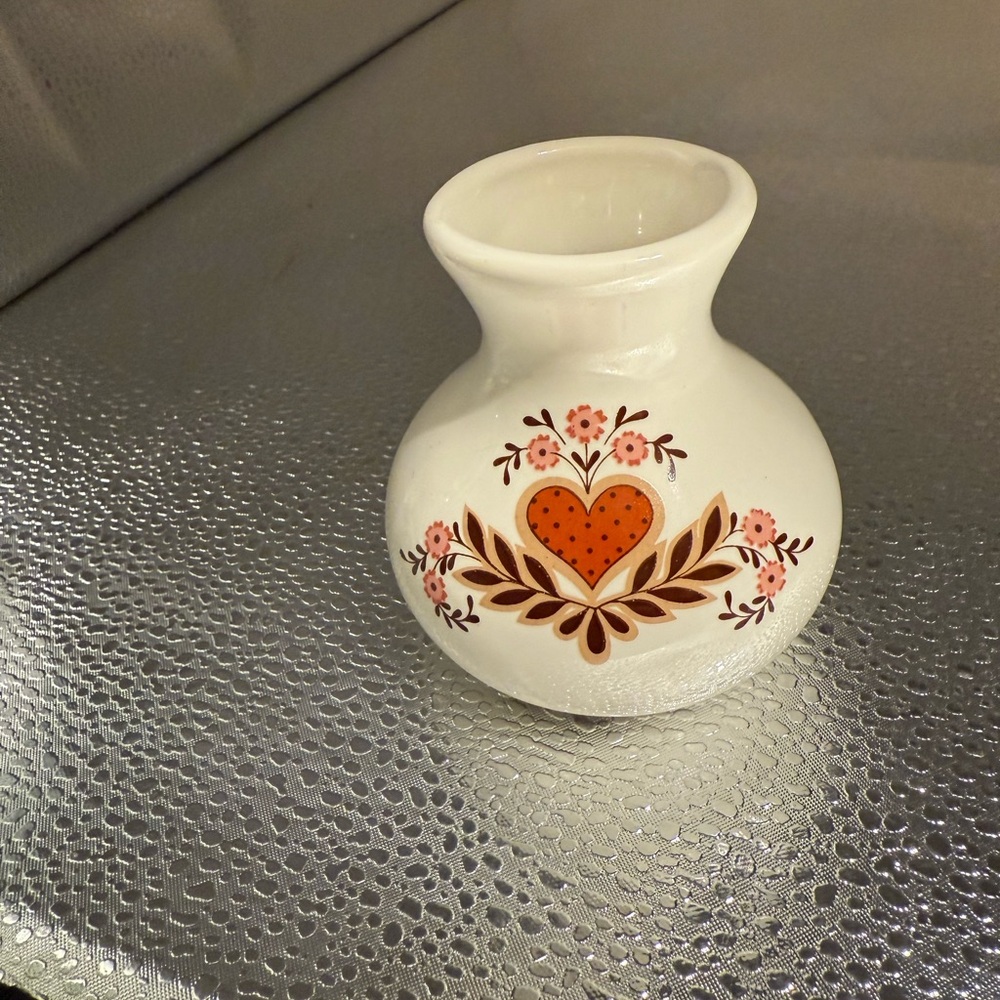 Vintage Floral Heart Ceramic Vase - White and Brown